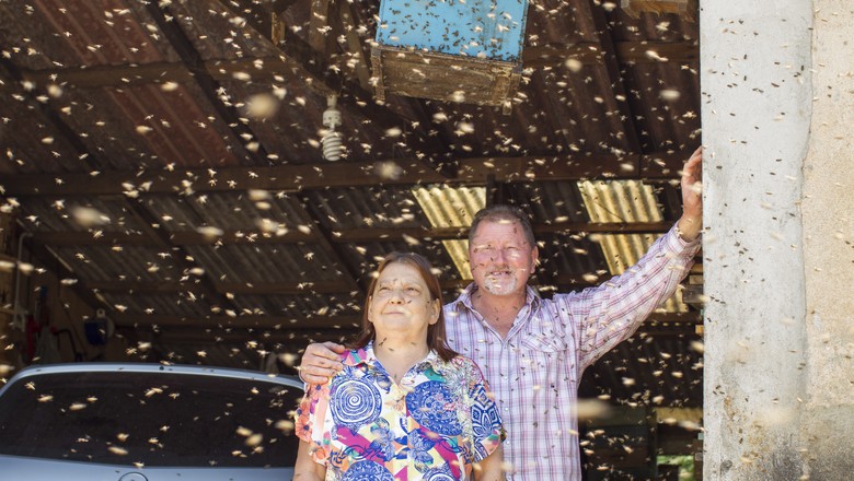 A DO prova que o mel de Ortigueira é diferente dos outros méis do Brasil”, diz Ana, ao lado do marido, Leonides Kutz (Foto: Rodrigo Czekalski/Ed. Globo)