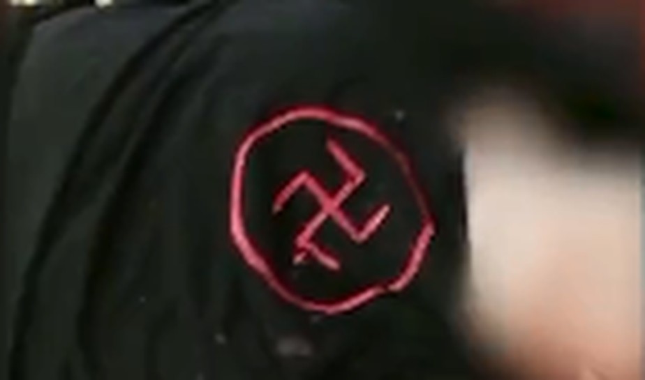 Autor de ataque em escola na Rússia que deixou 13 mortos em 26 de setembro de 2022 usava blusa com suástica nazista