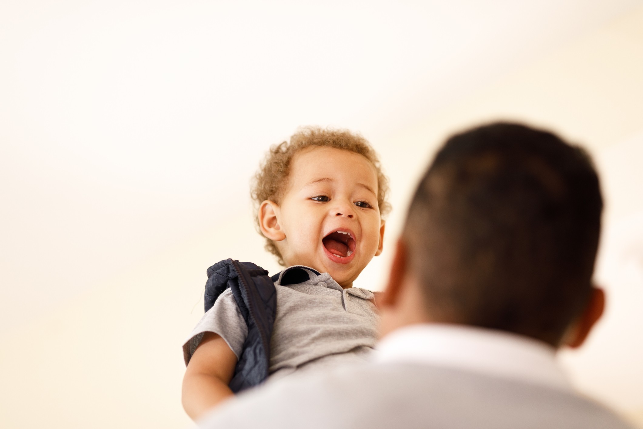 Maior envolvimento dos pais nos cuidados diários com os filhos proporciona maior autoestima e melhor desempenho escolar (Foto: Getty Images)