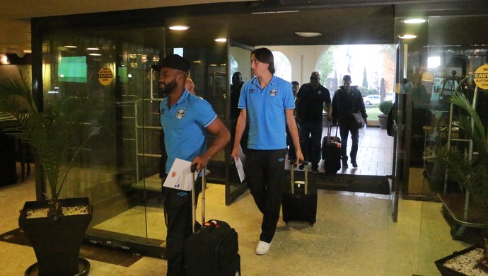 Após 12h de viagem, Grêmio chega à concentração para estreia no México