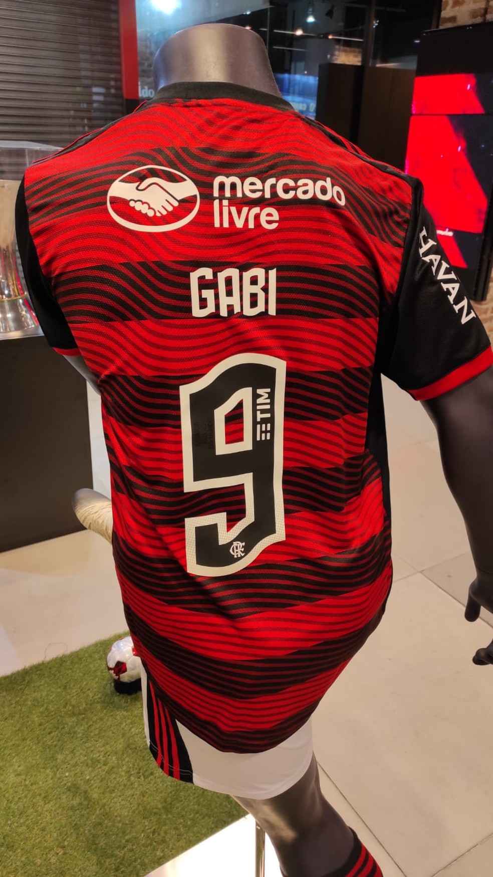 Nova camisa do Flamengo com o nome de Gabigol — Foto: Reprodução