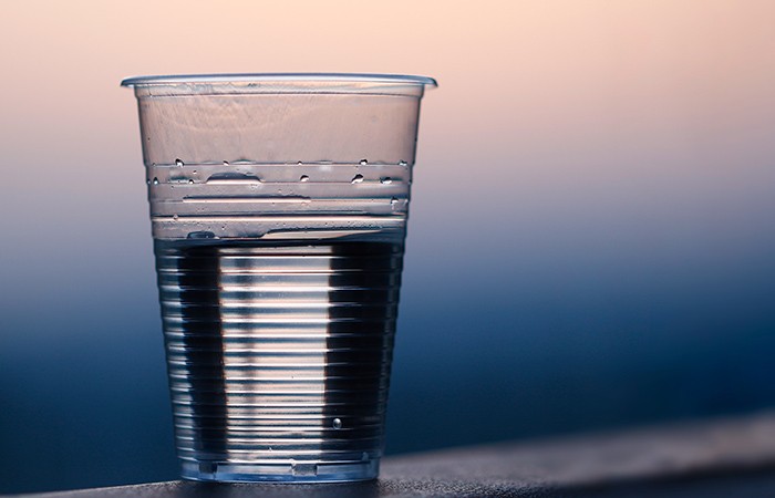 Estudo diz que beber água com flúor durante gravidez pode prejudicar bebês (Foto: Pexels)