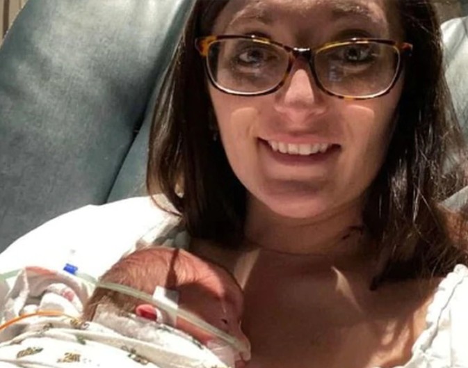 Mais de dez dias depois do parto, Megan conheceu seu bebê (Foto: Cincinnati)
