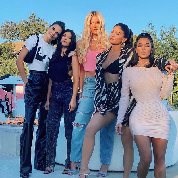 Da esquerda para direita: Kylie, Kourtney, Kendall, Khloe e Kim (Foto: Reprodução Instagram)