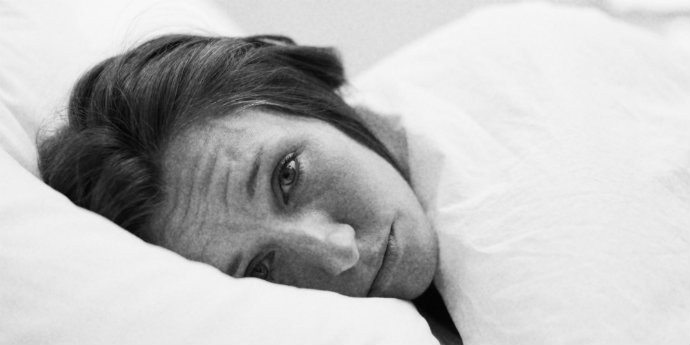 Dormir pouco pode gerar maior número de pensamentos negativos (Foto: Reprodução)