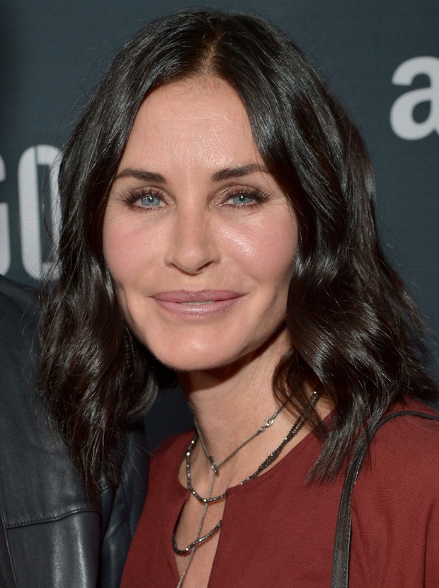 Courteney Cox em 2015, com rosto modificado após procedimentos estéticos (Foto: Getty Images)