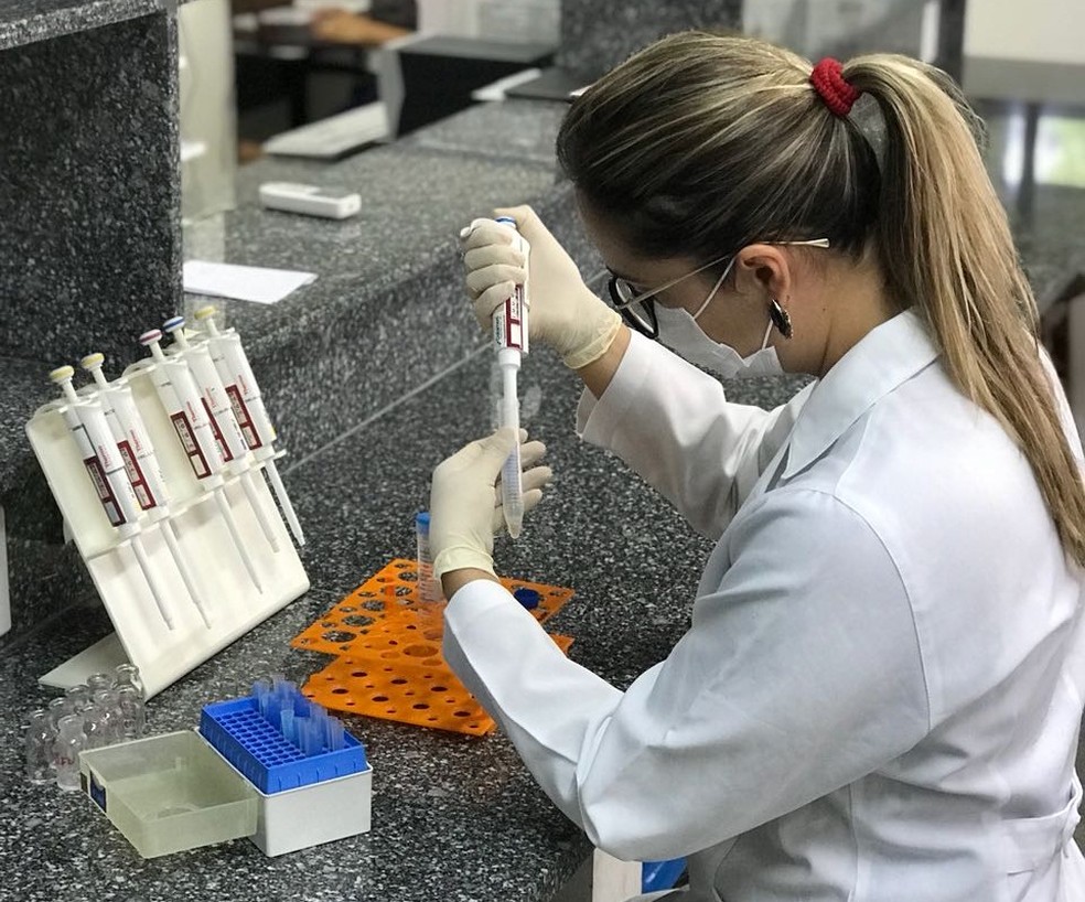 Linha de pesquisa do laboratório sintetiza substâncias alternativas para o tratamento do câncer (Foto: Mariana Sobral/Arquivo Pessoal)