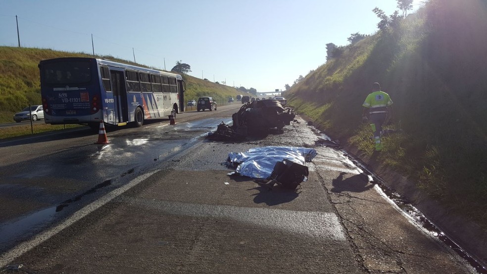 Três pessoas morreram em acidente na Rodovia Santos Dumont (Foto: Paulo Gonçalves/EPTV)