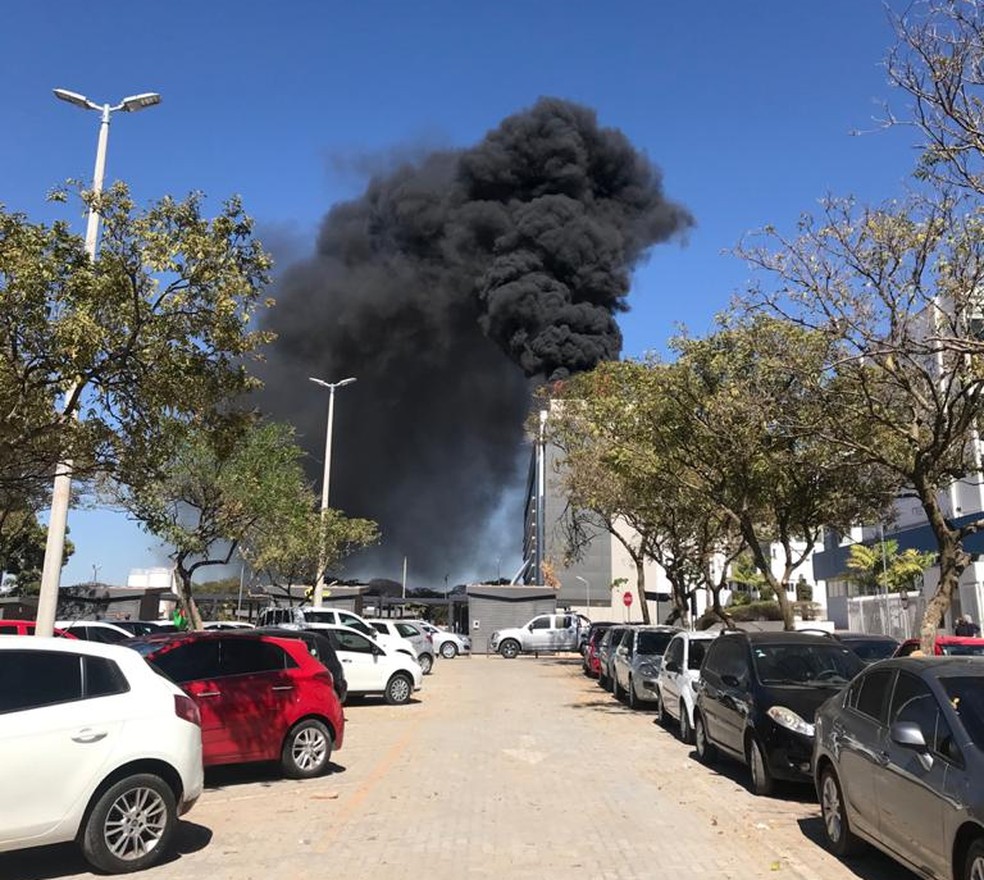 Incêndio no Hospital Santa Luzia, em Brasília, provocou muita fumaça — Foto: Arquivo pessoal