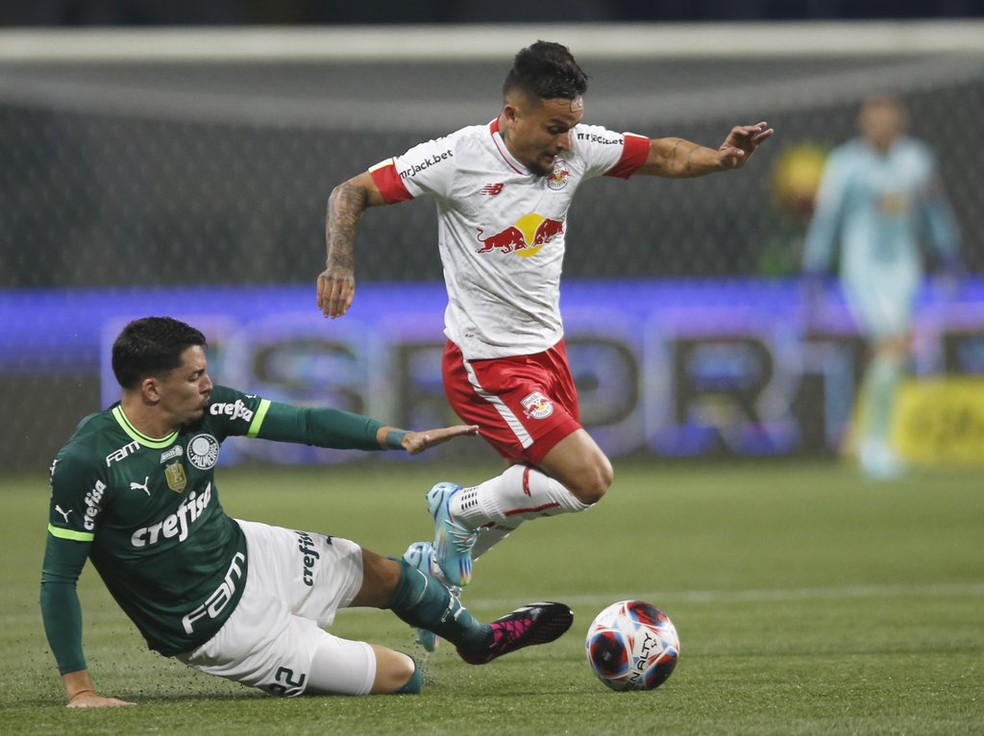 Dirigente do Bragantino se manifesta sobre negócio de Artur com o Palmeiras  