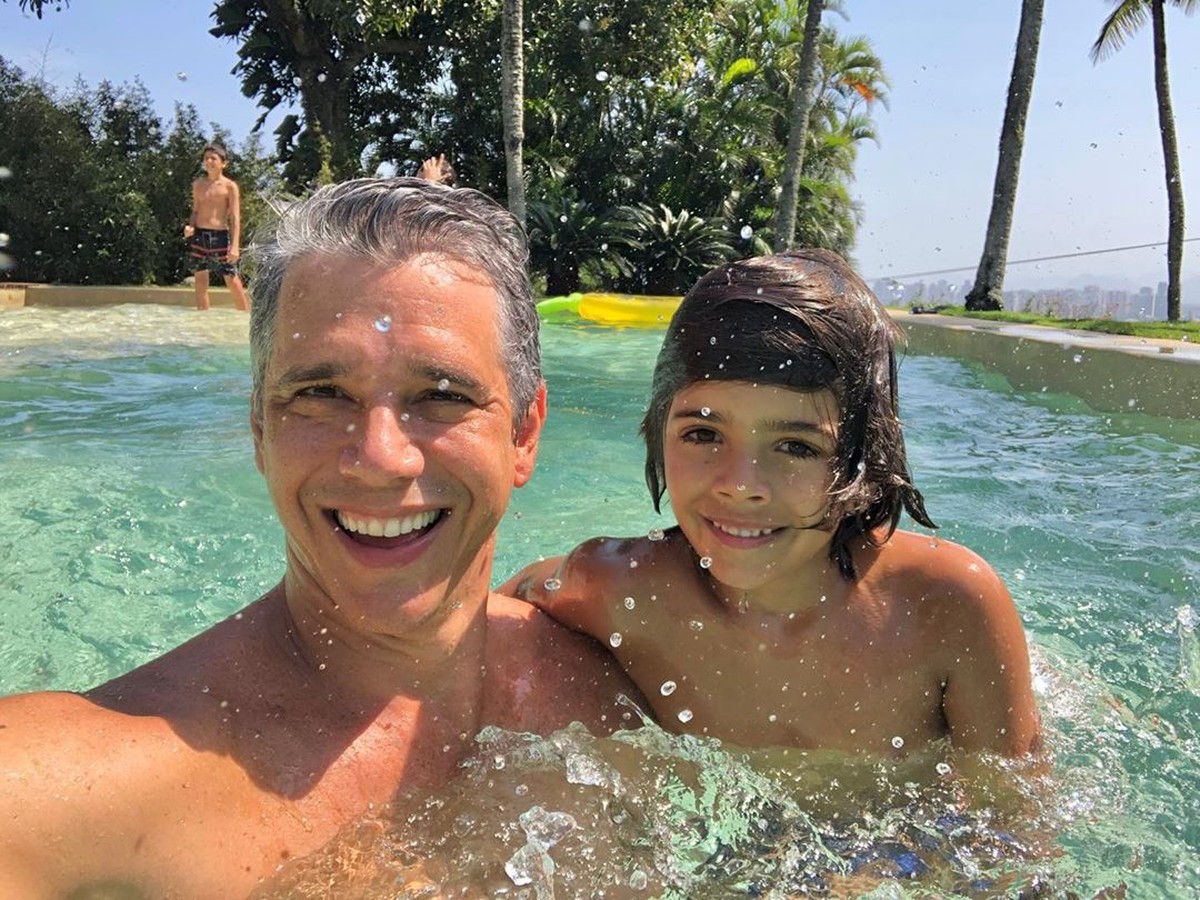 Marcio Garcia Curte Piscina Em Sabado De Lazer Com A Familia Famosos Gshow