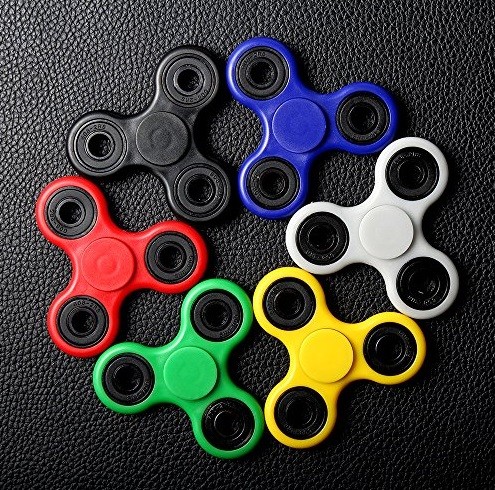 Spinners estao no topo da lista de produtos mais perigosos na Europa Pai pra toda obra O Globo