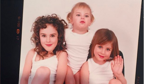 As três filhas de Bruce Willis e Demi Moore quando crianças - Rumer, Tallulah e Scout Willis (Foto: Instagram)