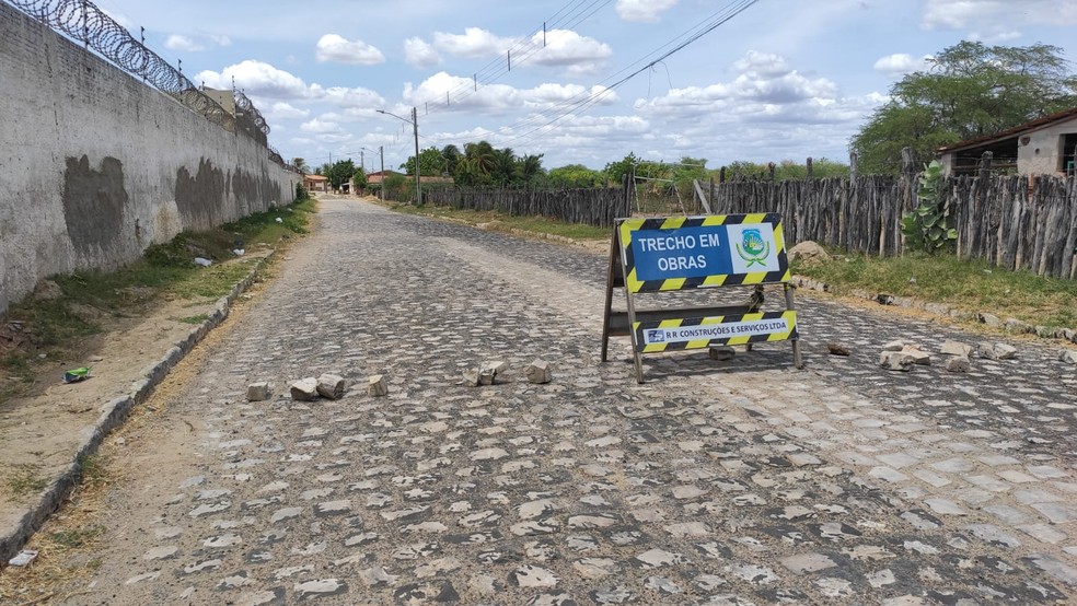 Local tem placa de sinalização na rua em Mossoró — Foto: Isaiana Santos/Inter TV Costa Branca