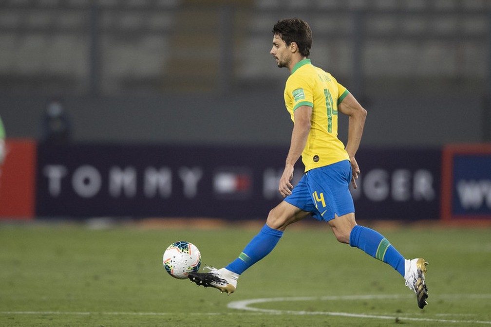 Rodrigo Caio em ação pela seleção brasileira nas Eliminatórias — Foto: Lucas Figueiredo / CBF