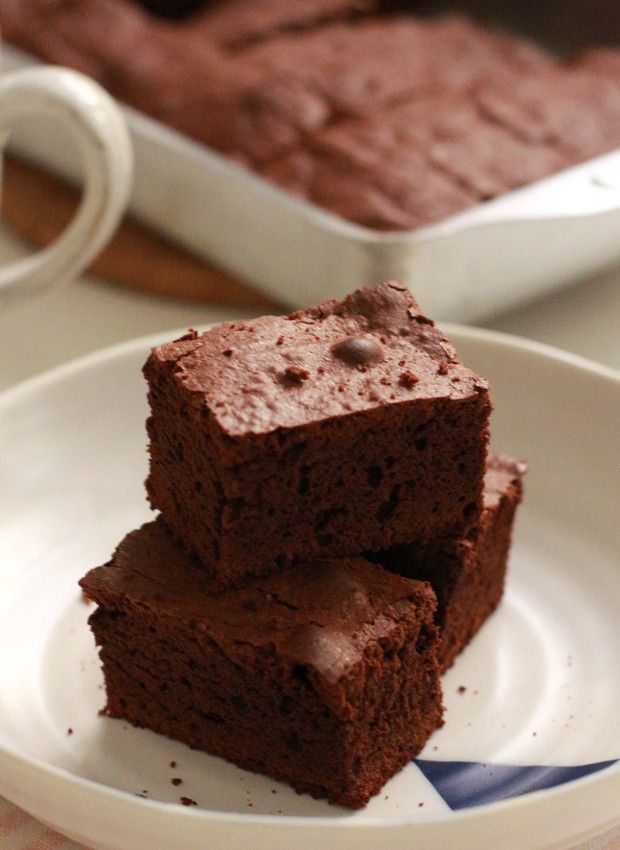 Bolo do chocolate com geléia de pimenta de alho negro é fácil de fazer e fica pronto em menos de uma hora (Foto: Cinthia Aquinaga/ Divulgação)