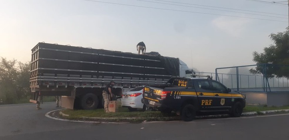 Caminhão transportava cigarros contrabandeados em Piracuruca — Foto: Divulgação/PRF