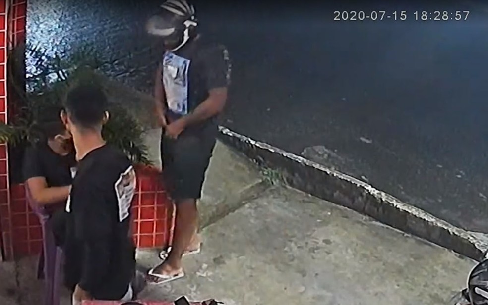 Video Dupla Armada Invade E Assalta Pizzaria Em Camacari Bandidos Levaram Dinheiro E Celulares Bahia G1