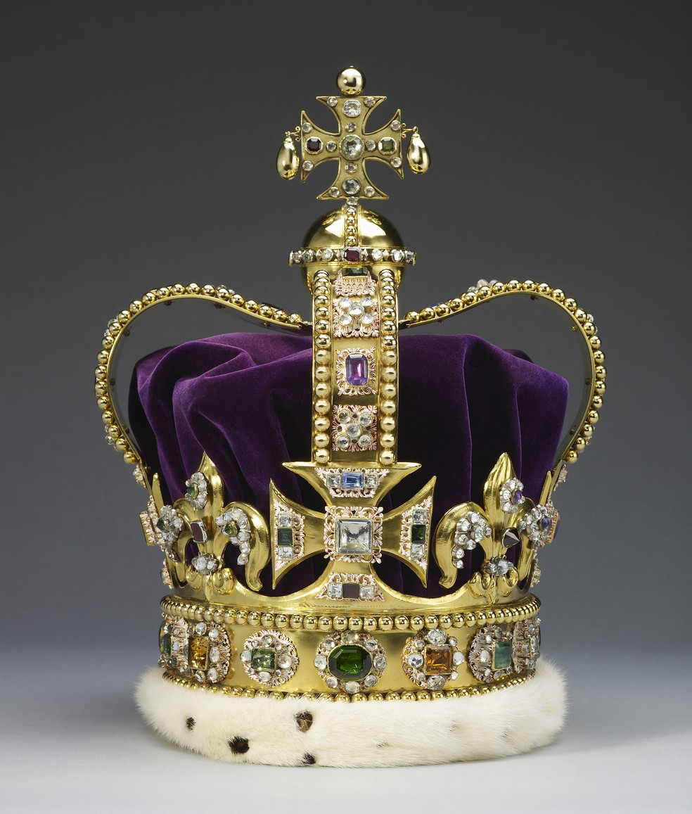 Foto sem data divulgada pelo Palácio de Buckingham em 3 de dezembro de 2022 mostra a coroa de Santo Eduardo, que vai ser usada na coroação do rei Charles III, marcada para 6 de meio de 2023 — Foto: Divulgação/Palácio de Buckingham via AFP
