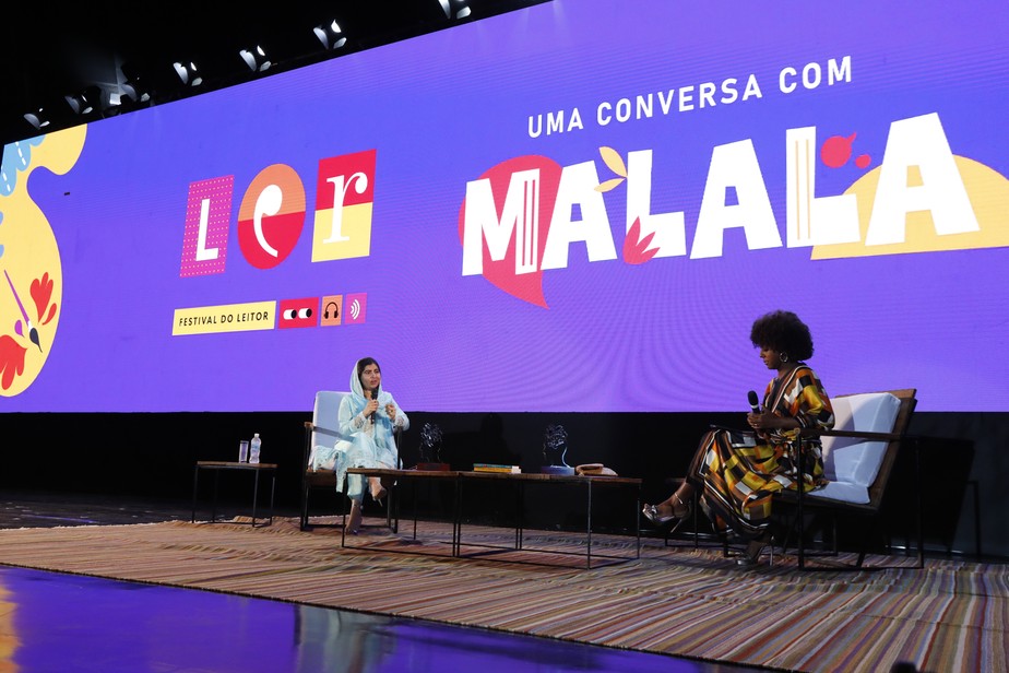 Malala Yousafzai e Maju Coutinho na abertura do Ler - Festival do Leitor, no Maracanãzinho