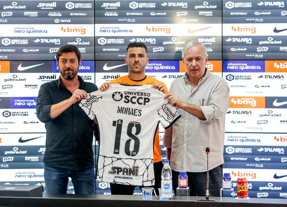 Júnior Moraes é apresentado no Corinthians — Foto: Rodrigo coca/Agência Corinthians