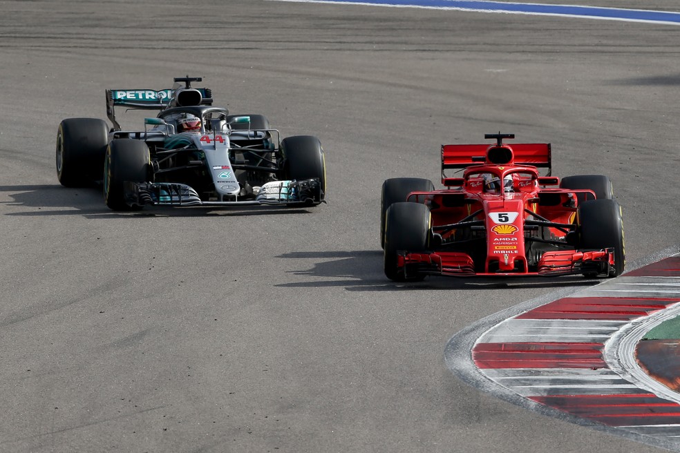 Mercedes e Ferrari seguem na briga pelo título entre os construtores — Foto: Getty Images