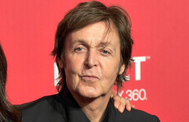 Sim, o bom moço Paul McCartney já foi preso. Em 1980, ele estava fazendo shows no Japão quando a polícia local descobriu que o ex-Beatle portava maconha. Ele passou nove dias no xilindró. E teve sorte: a pena poderia chegar a sete anos de trabalho forçado. (Foto: Getty Images)