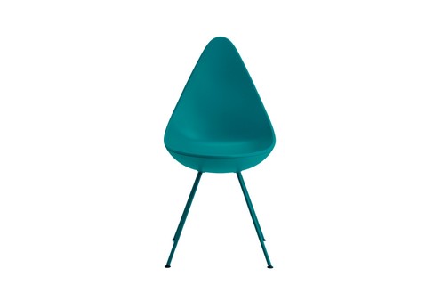  Cadeira Drop (de 1958, reedição 2015), de polímero e aço cromado, 45,5 x 88,5 x 54,5 cm, design Arne Jacobsen para Fritz Hansen, na Atec, a partir de R$ 2.020
