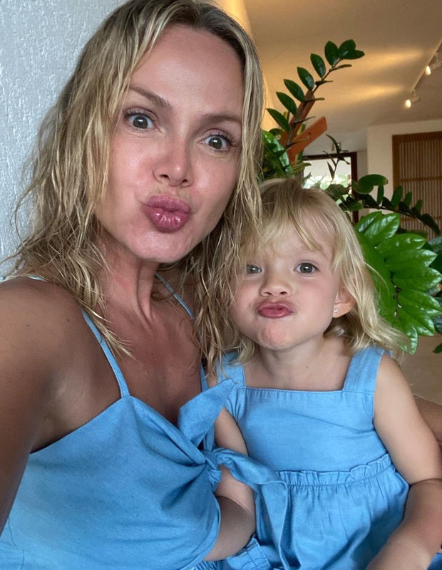 Eliana e a filha, Manuela (Foto: Reprodução/Instagram)
