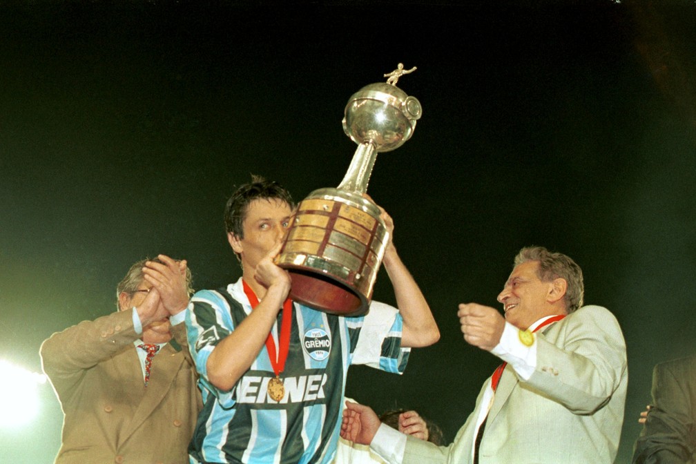 Timaço, aguerrido e a cara do Felipão: rivais contam detalhes de como era enfrentar o Grêmio de 1995