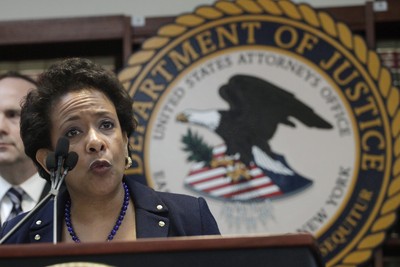  Loretta Lynch EM COLETIVA do departamento de justiça dos EUA (Foto: Mark Lennihan/AP)