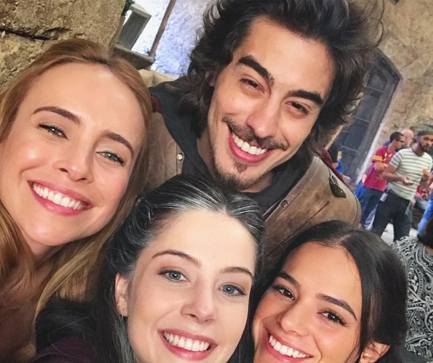 Fernanda Nobre, Bia Arantes, Vinicius Redd e Bruna Marquezine  (Foto: Reprodução/Instagram)
