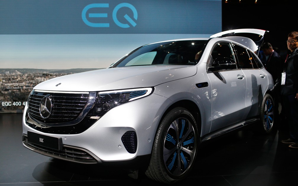 Mercedes-Benz EQC, o primeiro SUV elétrico da montadora alemã é revelado no Salão de Paris — Foto: Thibault Camus/AP