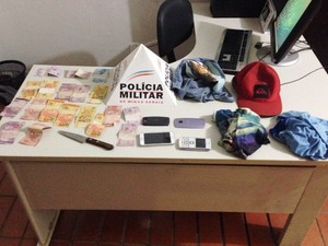 Objetos roubados foram recuperados pela PM (Foto: Divulgação / Polícia Militar)