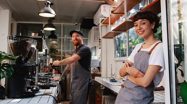 Empreendedor; empreendedora; cafeteria; loja; franquia; empreendedorismo (Foto: Tim Douglas / Pexels)