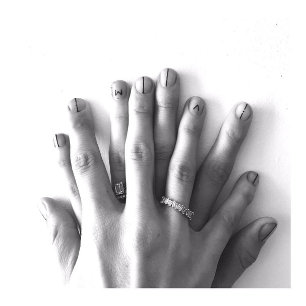 Tatuagem agora é feita nas unhas (Foto: Reprodução/Instagram) Tatuagem agora é feita nas unhas (Foto: Reprodução/Instagram)