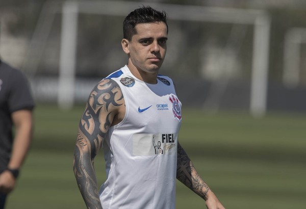 Fagner lista pontos fortes do Santos e mostra cartilha para o Corinthians na Vila