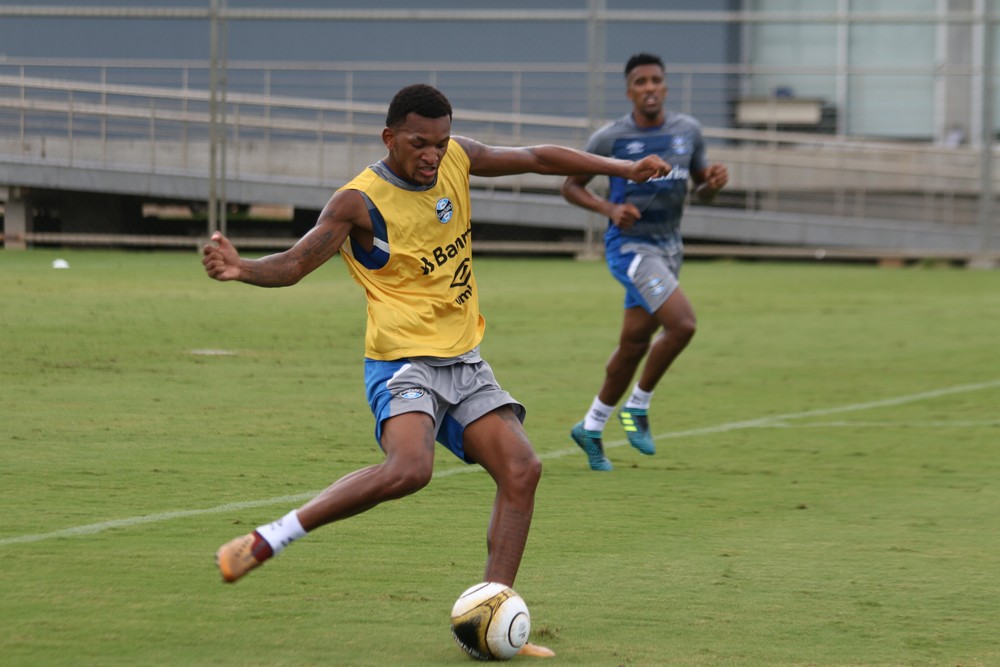 Grêmio treina com todos os titulares à disposição antes de decisão do Gauchão