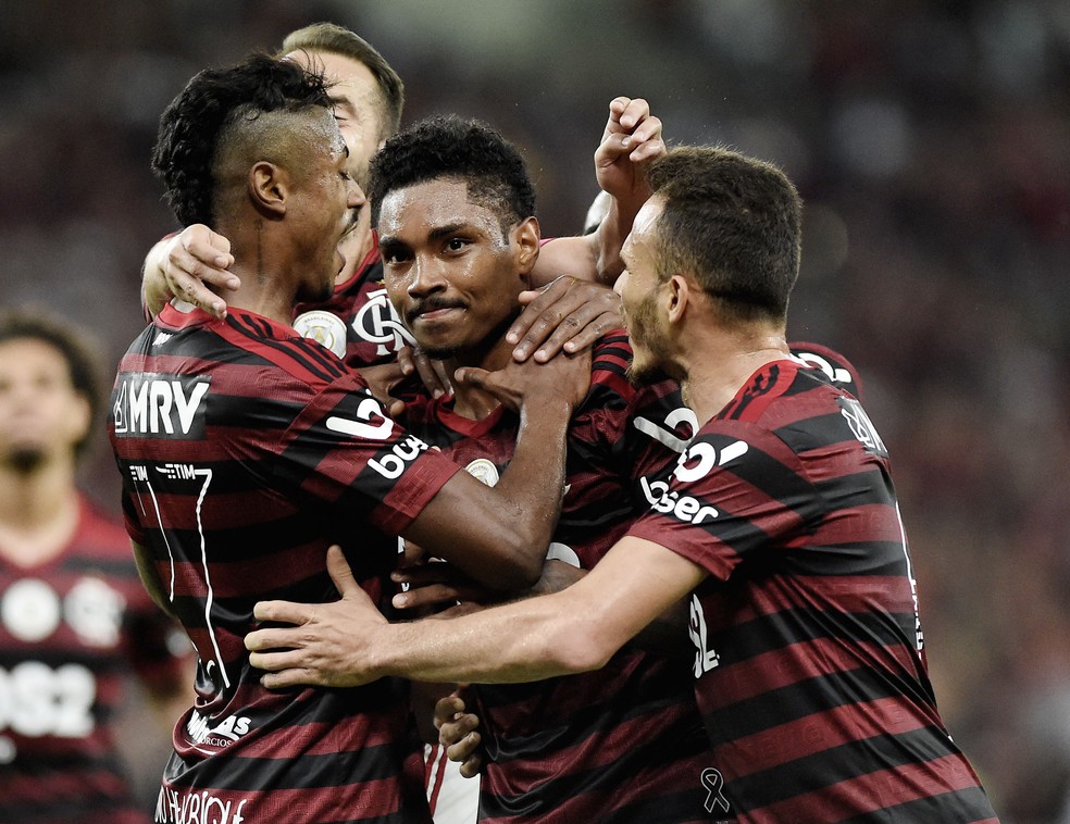 Vitinho comemora&ccedil;&atilde;o Flamengo Atl&eacute;tico-MG &mdash; Foto: Andr&eacute; Dur&atilde;o