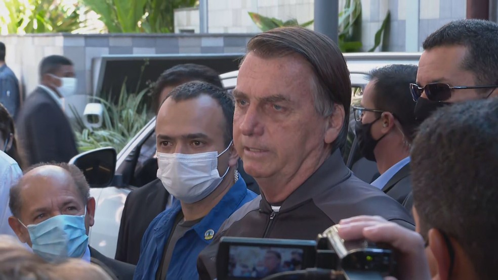 Bolsonaro tem alta de hospital e se defende de suspeitas de irregularidades  na compra de vacinas | São Paulo | G1