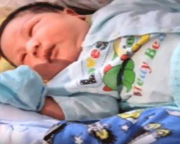Bebê vietnamita de 7 quilos (Foto: Reprodução / Youtube Nexa News)