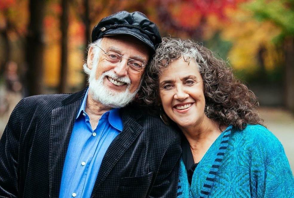 John e Julie Gottman: terapeutas acabam de lançar o livro “Eight dates: essential conversations for a lifetime of love”  — Foto: Divulgação