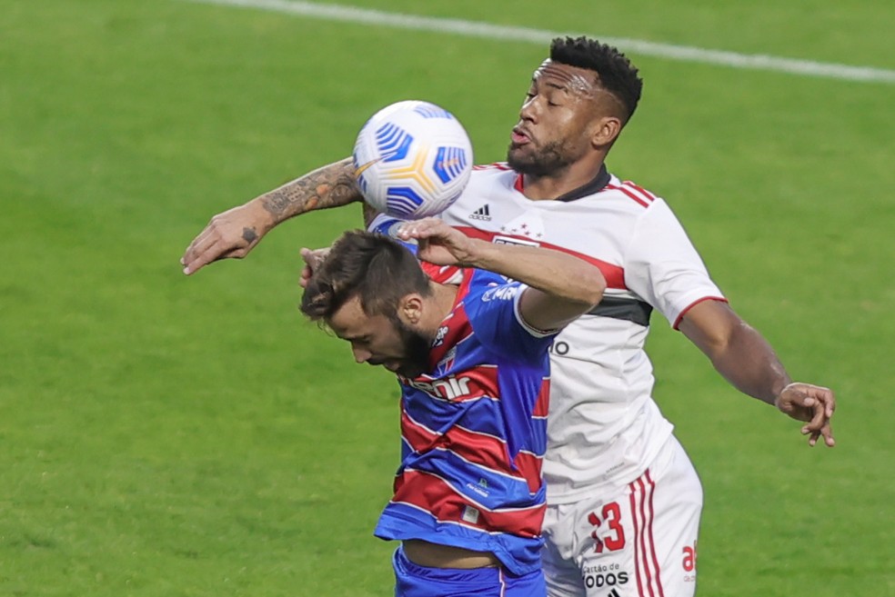 S�o Paulo encara o Racing j� na ter�a-feira � Foto: Marcello Zambrana/AGIF