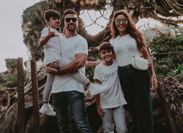 Juliana Paes com Carlos Eduardo Baptista e os filhos Pedro e Antonio (Foto: Reprodução/Instagram)