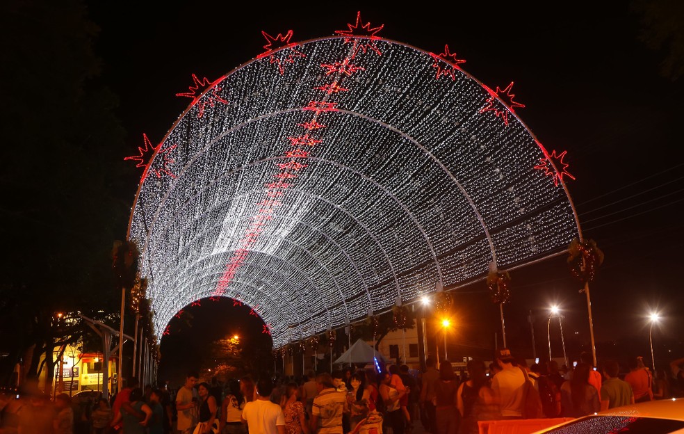 Prefeitura de Foz do Iguaçu cancela licitação de R$ 2 milhões para decoração  de Natal | Oeste e Sudoeste | G1