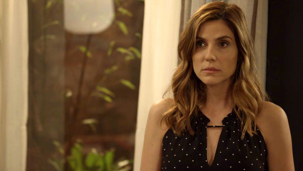 Helen dá a notícia para Bento e se assusta com a reação em O Tempo Não Para (Foto: Globo)