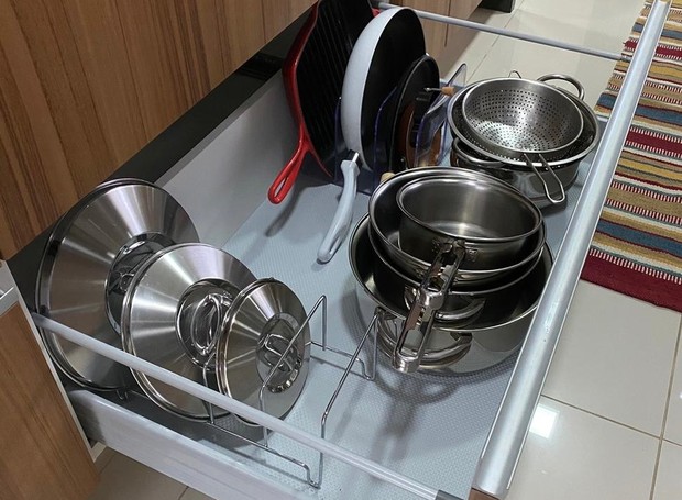 Dicas para organizar panelas e tampas na cozinha - Simples Decoração