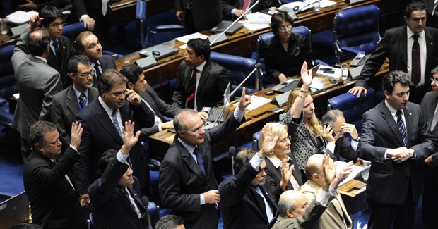 Senadores votam redação final da Lei Geral da Copa, que teve o texto aprovado pela Câmara mantido no Senado (Foto: Fabio Rodrigues Pozzebom/ABr)