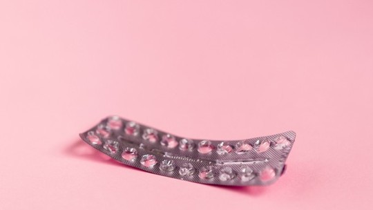 É possível ficar grávida tomando pílula anticoncepcional? Especialista explica