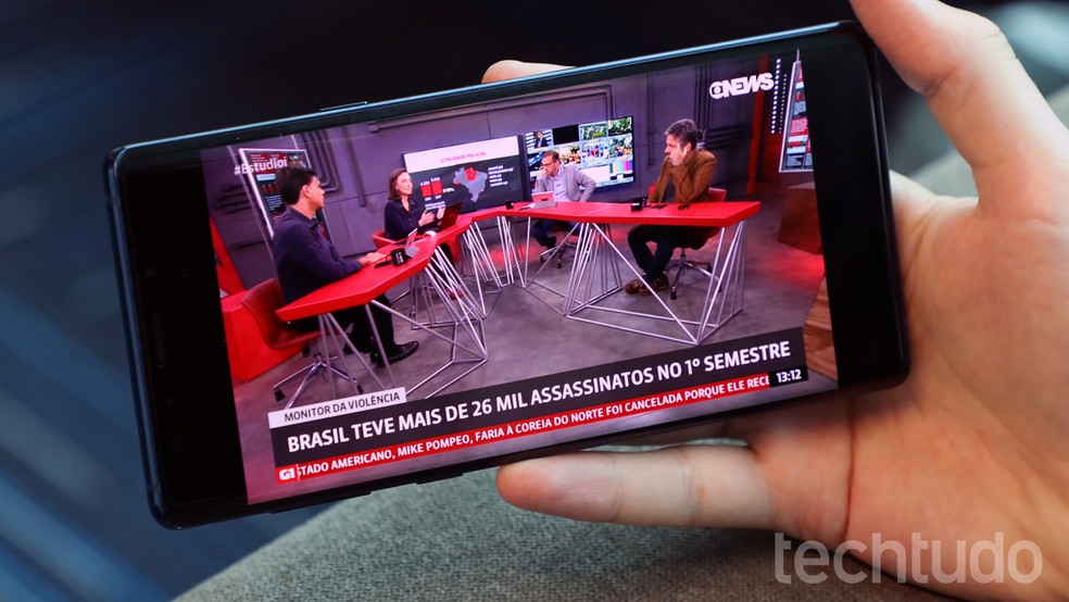 Galaxy Note 9 tem tela de 6,4 polegadas — Foto: Bruno De Blasi/TechTudo